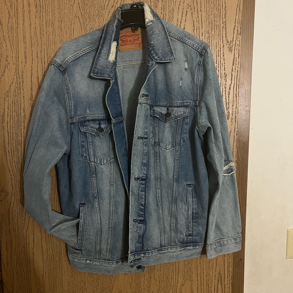 #DISTRESSED DENIM #LEVI #JEAN JACKET